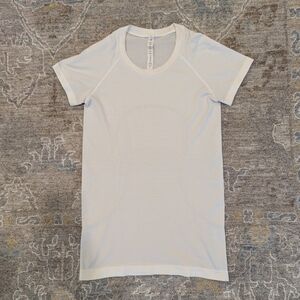 Lululemon Swiftly Tech Short Sleeve White Hip Length Seamless Running Top Size 6